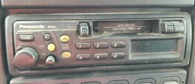 International 7400 Radio