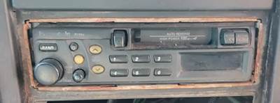 International 7400 Radio
