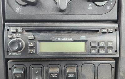 International 7500 Radio