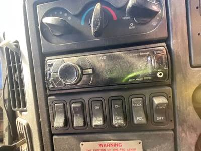 International 7600 Radio