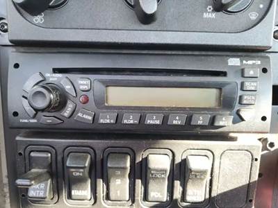 International 8600 Radio