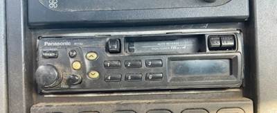International 8600 Radio