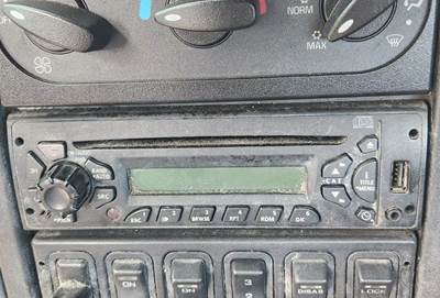 International 8600 Radio