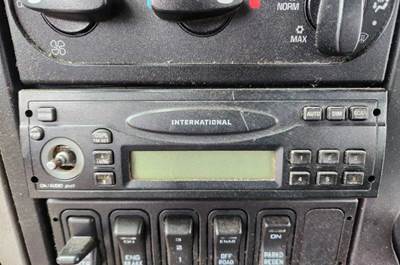 International 8600 Radio