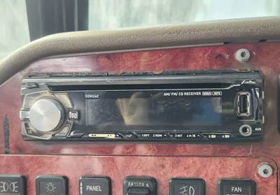 International 9400i Radio