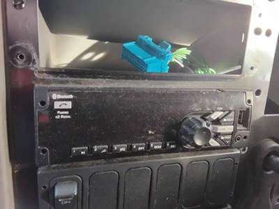 International DuraStar 4300 Radio