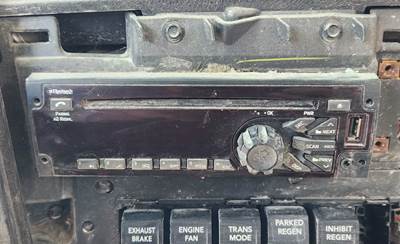 International HV607 Radio