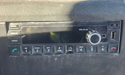 International HV613 Radio