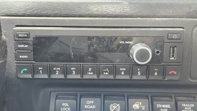 International LT Radio
