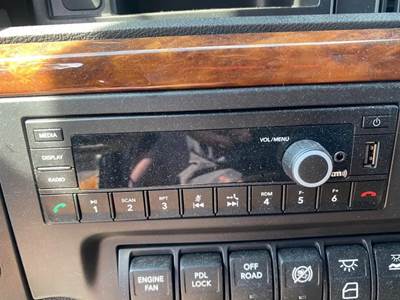 International LT625 Radio