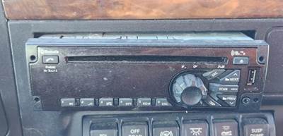 International LT625 Radio