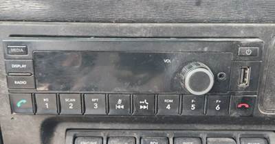 International LT625 Radio