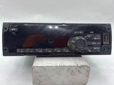 International LT625 Radio
