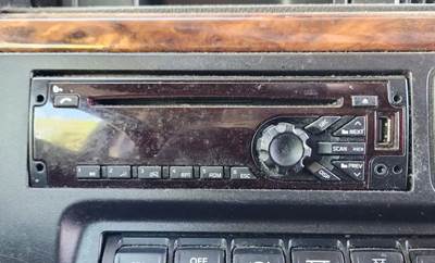 International LT625 Radio