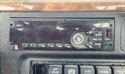 International LT625 Radio