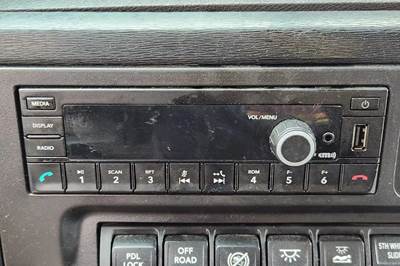 International LT625 Radio