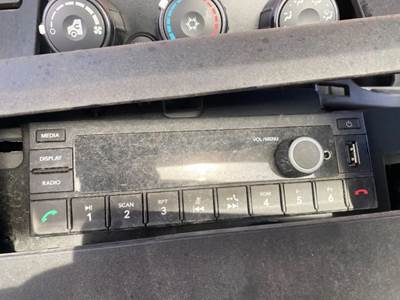 International MV607 Radio