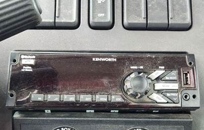 Kenworth K370 Radio
