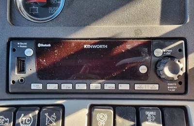 Kenworth T680 Radio