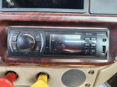 Mack CHN613 Radio