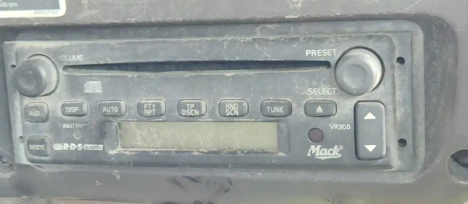Mack Granite CV713 Radio for a 2006 Mack CV713 Granite For Sale