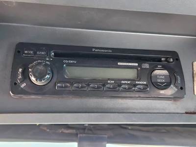 Mack MR690S Radio