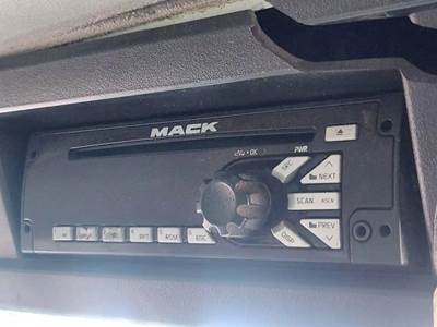 Mack MRU633 Radio