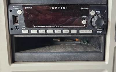 Mack Pinnacle CHU613 Radio for a 2013 Mack CHU613