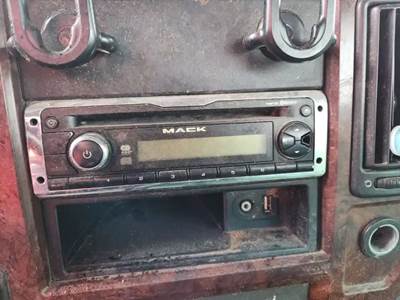 Mack Pinnacle CXU613 Radio for a 2014 Mack CXU613