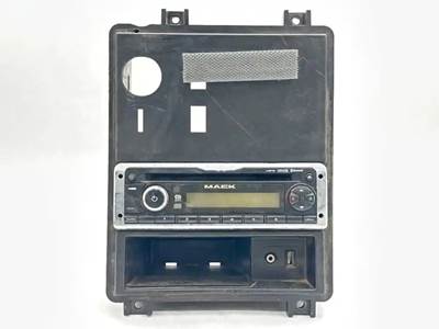 Mack Pinnacle CXU613 Radio for a 2015 Mack CXU613