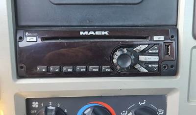 Mack Pinnacle CXU613 Radio for a 2018 Mack CXU613