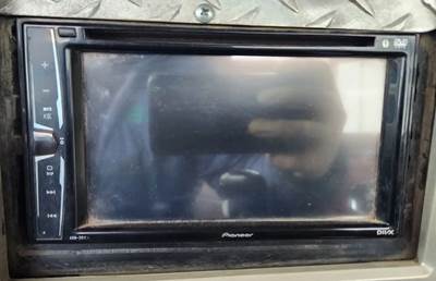 Mack Titan TD713 Radio for a 2010 Mack TD713