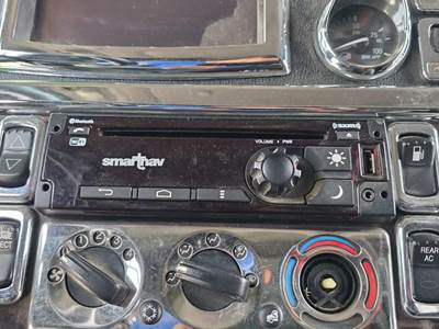 Peterbilt 389 Radio