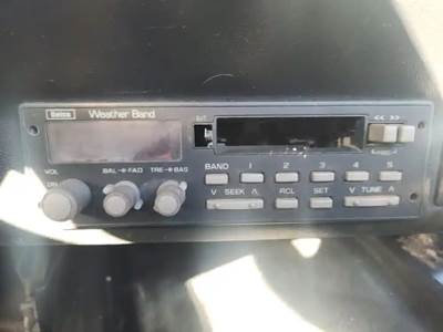 Volvo / WhiteGMC WG64T Radio for a 1995 Volvowhitegmc WG64T