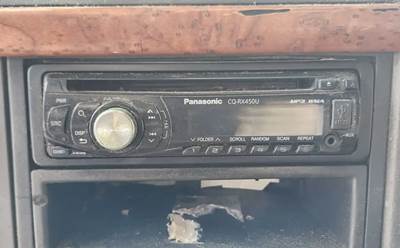 Volvo VNL Radio