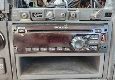 Volvo VNR64T Radio