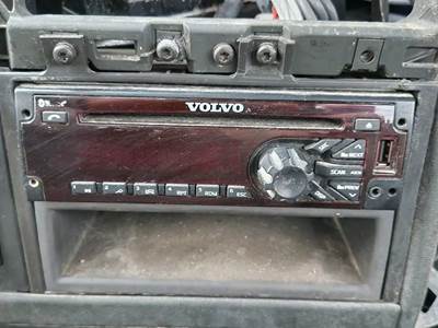 Volvo VNR64T Radio