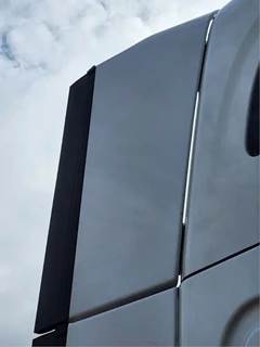 Freightliner Cascadia 126 Roof Fairing
