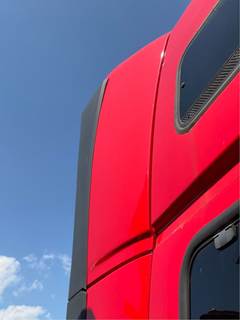 Volvo VNL Roof Fairing