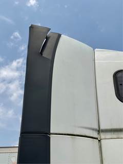 Volvo VNL Roof Fairing