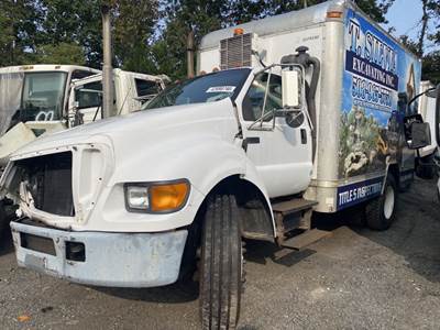 Ford F-750 Salvage Truck