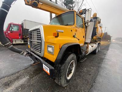 Ford LNT8000 Salvage Truck