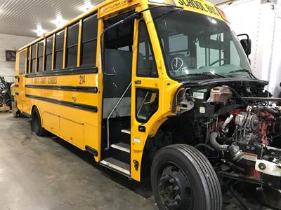 Freightliner B2 Salvage Truck