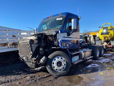 Freightliner Cascadia 113 Salvage Truck