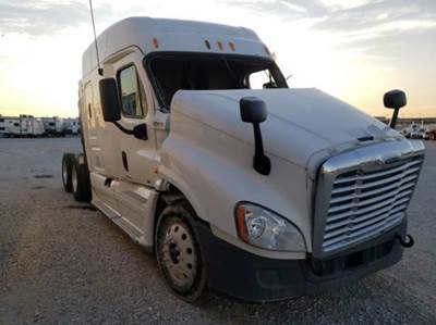 Freightliner Cascadia 125 Salvage Truck