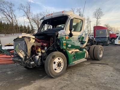Freightliner Cascadia 125 Salvage Truck