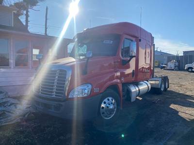 Freightliner Cascadia 125 Salvage Truck