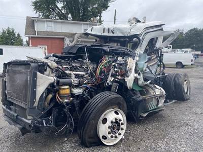 Freightliner Cascadia 125 Salvage Truck