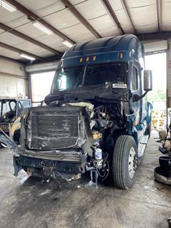 Freightliner Cascadia 125 Salvage Truck