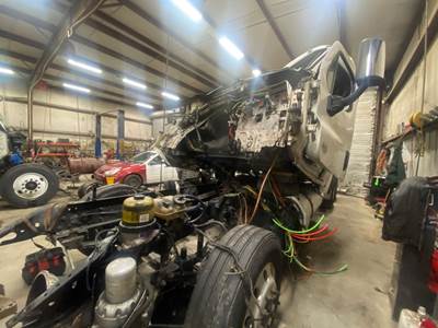 Freightliner Cascadia 125 Salvage Truck